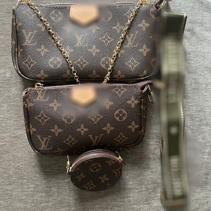 Multi Pochette/ green strap